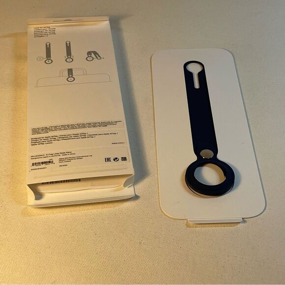 AirTag loop navy blue brand new in box - Picture 4 of 6